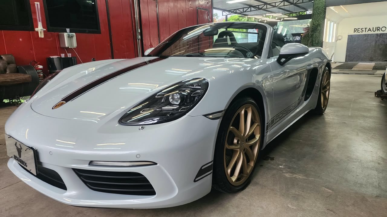 Porsche 718 Boxster branco com rodas douradas depois da vitrificação Gyeon na Restauros Car Detail em Sorocaba